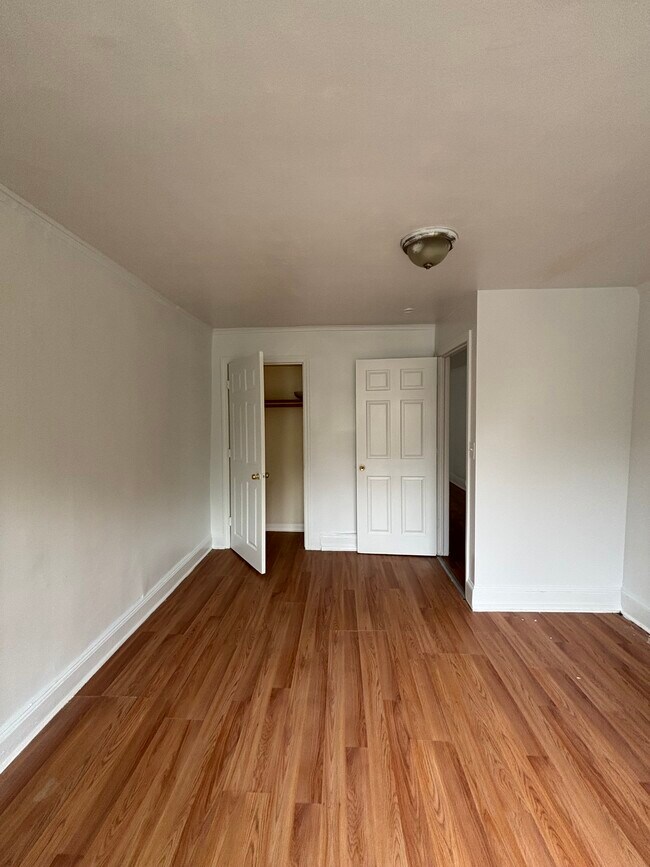 Building Photo - 228 1st St