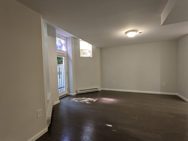 Building Photo - 19 Queensberry St