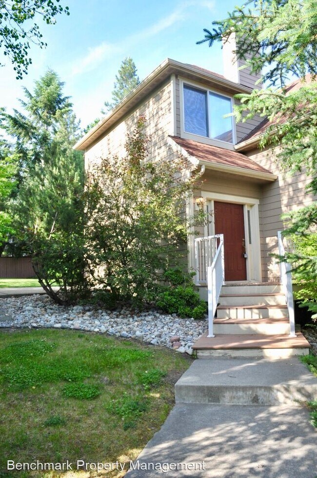 Building Photo - 4 br, 2.5 bath House - 5410 S. Shoreline D...