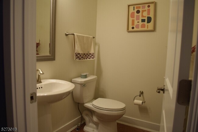 Building Photo - 47 Colgate Dr