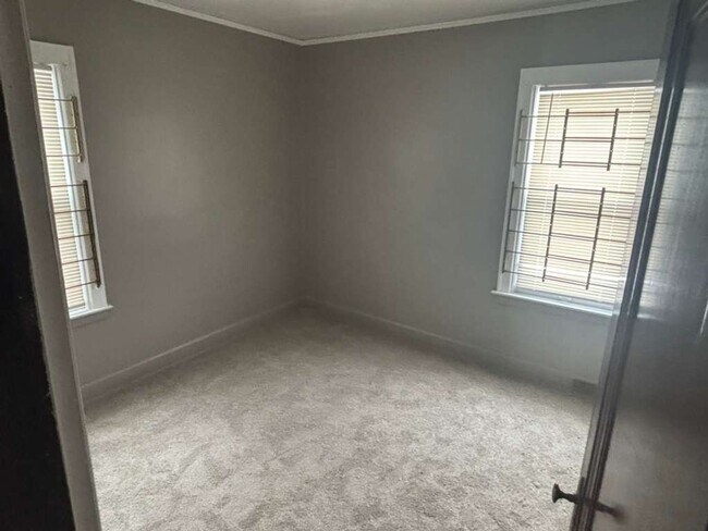 Building Photo - 19231 Mapleview St