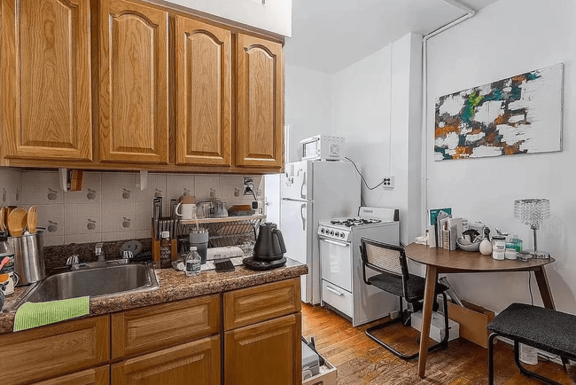 Building Photo - 426 E 73rd St