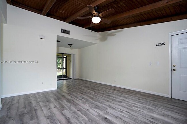 Building Photo - 472 Glenwood Dr