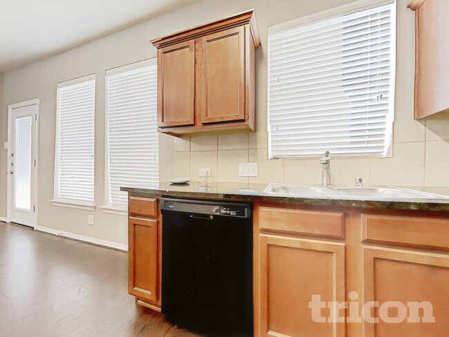 Building Photo - 24718 Lakecrest Creek Dr