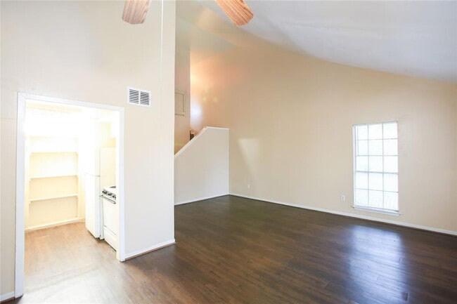Building Photo - 9410 Grannis St