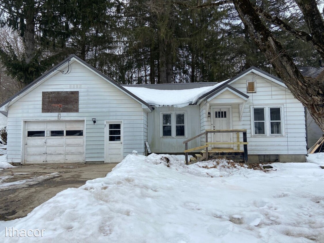 Primary Photo - 3 br, 1 bath House - 27 North St