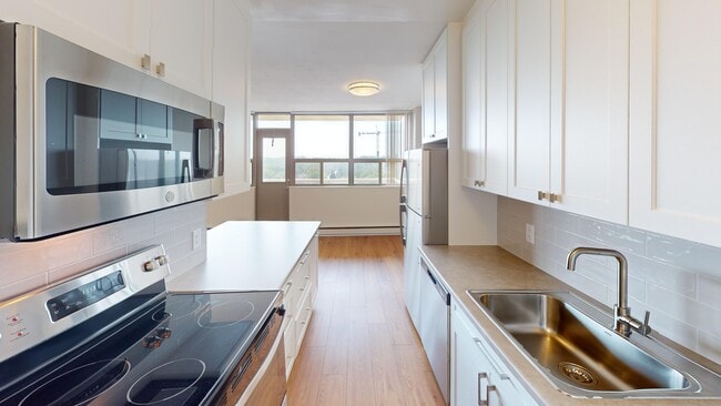 Interior Photo - Somerset Place Apartments