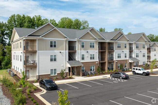 Building Photo - Pine Reserve Apartments