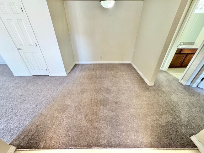 Foto del edificio - BEAUTIFUL 1 BEDROOM CONDO!