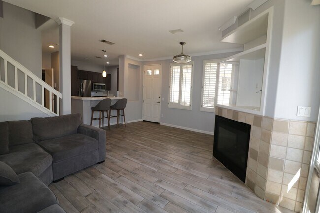 Foto del edificio - Townhome for Lease  in Valencia!