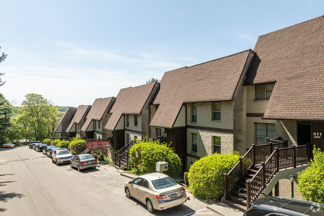 Building Photo - Greentree Summit Condominiums