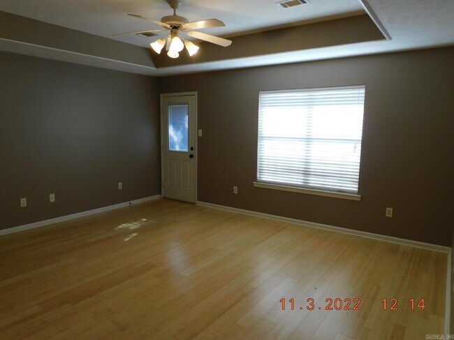 Foto del edificio - 4515 Hawkins Dr