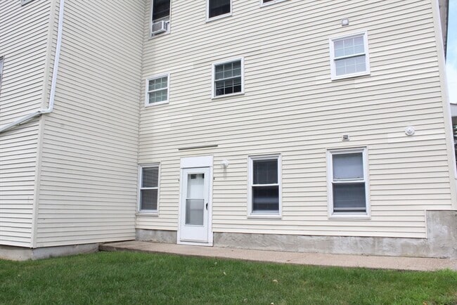 Building Photo - 261 Pulaski Blvd