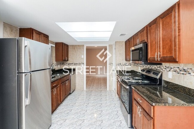 Building Photo - NOW OFFERING FIRST 2 FULL MONTH FREE OR A ...