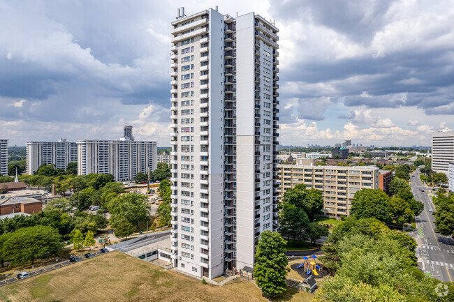 Building Photo - The Montego