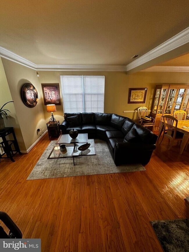 Foto del edificio - 58 Brownstone Rd