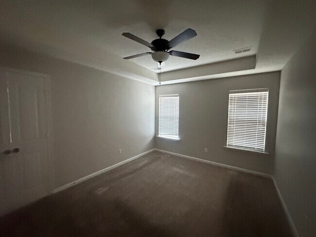 Foto del edificio - 5692 Falling Bark Dr