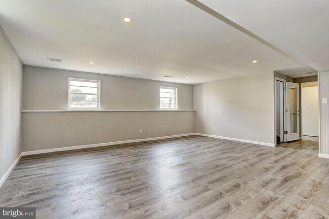 Bedroom 2/ living room - 1022 Johnsville Rd