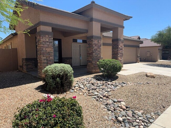 Foto del edificio - 4 BEDROOM HOME IN LITCHFIELD MANOR WITH 3 ...