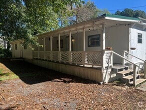 Building Photo - 1513 Shady Ln