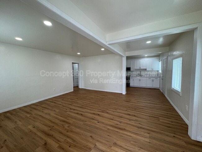 Building Photo - 5762 Cedar Ave