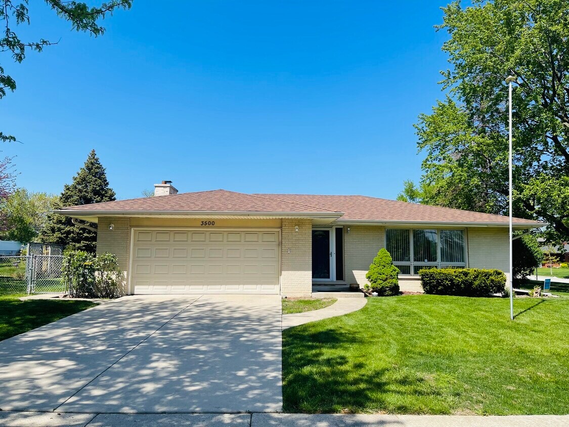 Foto principal - 3500 Plum Grove Dr