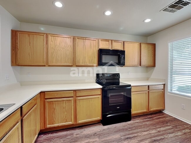 Building Photo - 18554 W Mariposa Dr