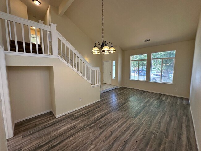 Foto del edificio - Beautiful 4 Bedroom, 2.5 Bath Tracy Home