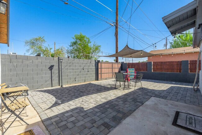 Building Photo - Adorable Guesthouse/Studio in Central Phoenix