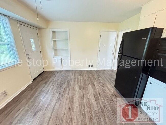 Building Photo - Charming 3-Bedroom Home with Big Backyard ...