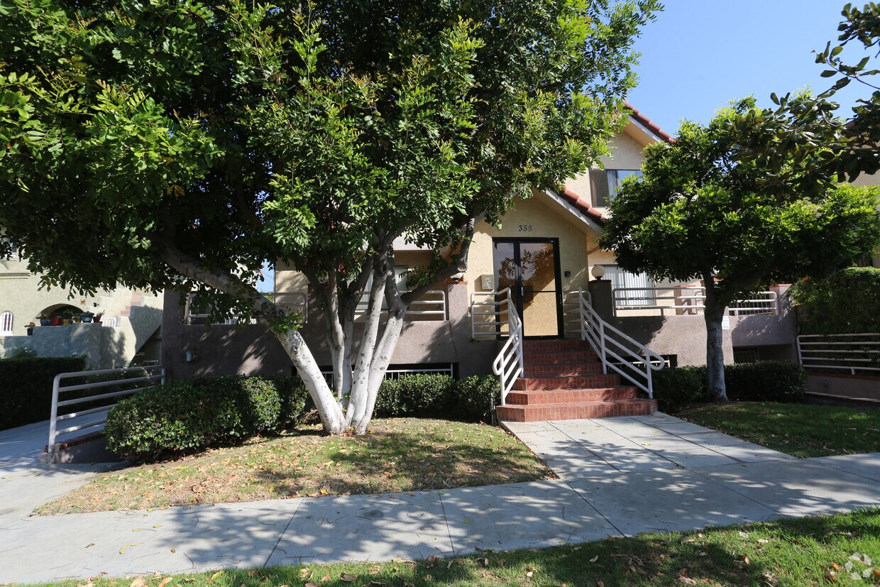 Building Photo - 355 W Lexington Dr