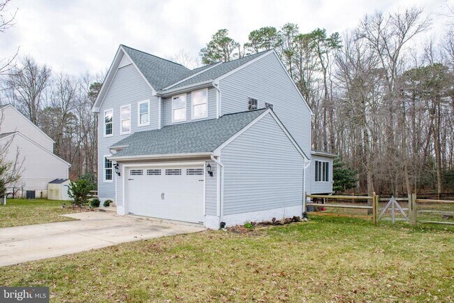 Building Photo - 8008 High Oak Rd