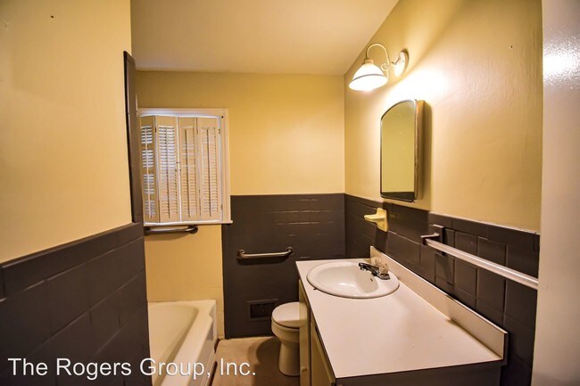 Building Photo - 3 br, 1 bath House - 521 Oak St