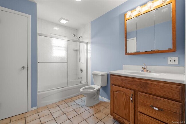 Foto del edificio - 8 Parker Pl