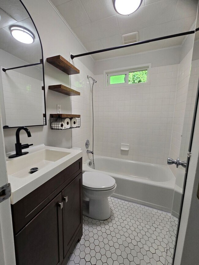 Foto del edificio - 2946 E 1st Ave