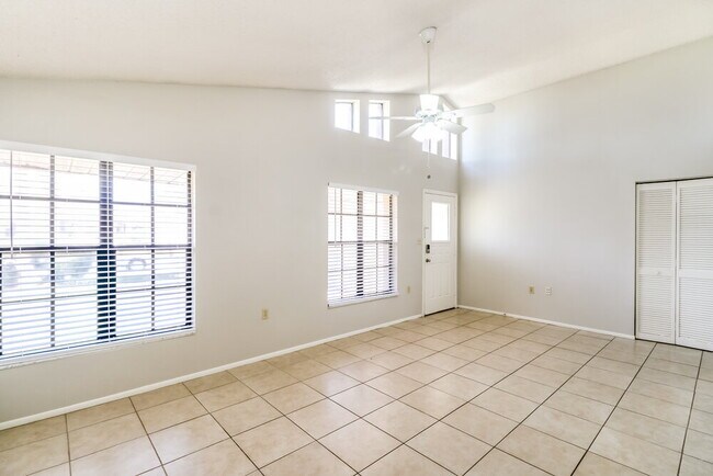 Foto del edificio - 8505 Luray Dr