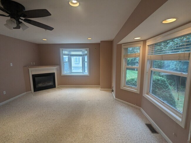 Building Photo - 3102 Maple Brook Rd