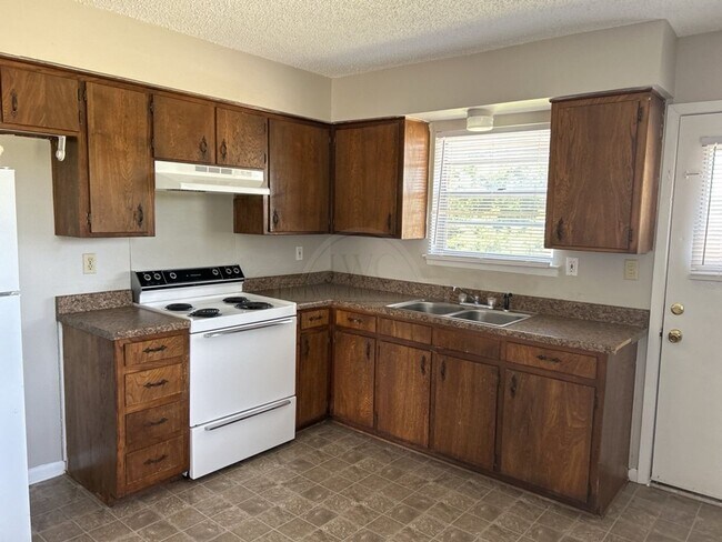 Building Photo - 602 Westview Cir