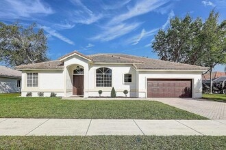 Building Photo - 1255 SW Maplewood Dr