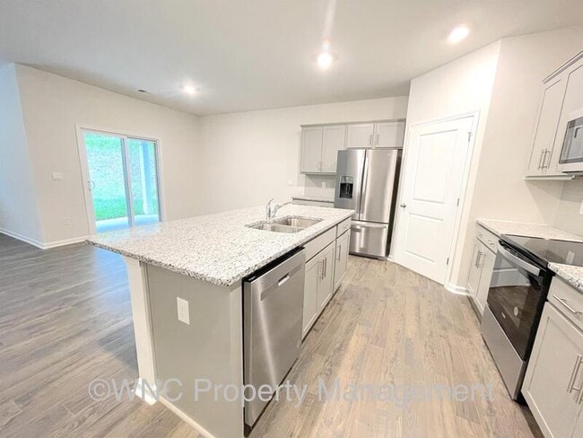 Building Photo - 545 Ridgeview Ln