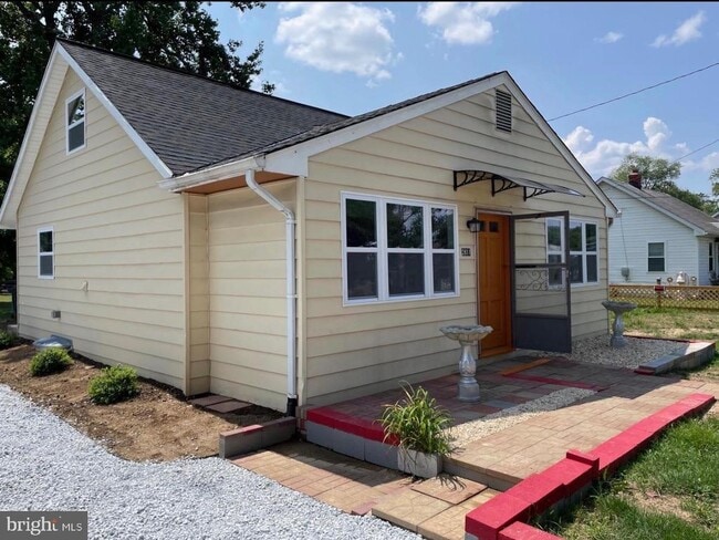 Building Photo - 2811 Lime St