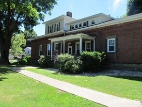 Building Photo - 34 Hathaway St E