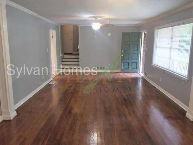 Building Photo - Come Home to 3 BR 2 BA Brick Split Level!