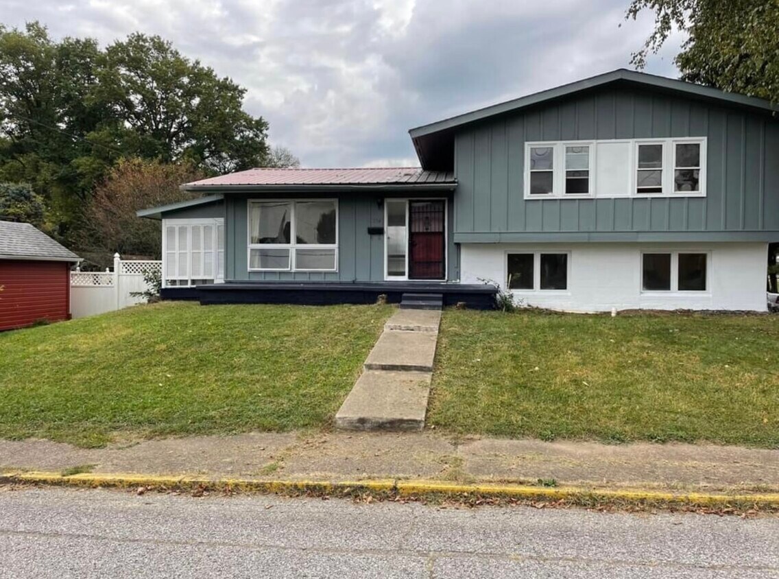 Primary Photo - 284 Locust St