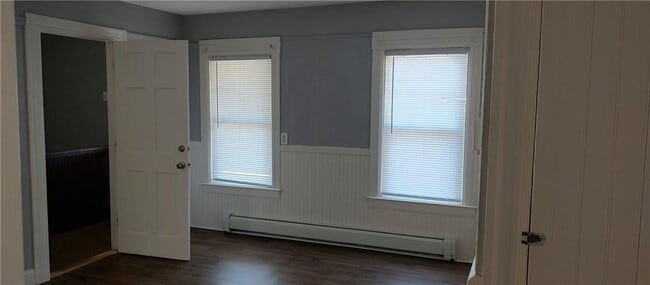 Building Photo - 126 Oneida St