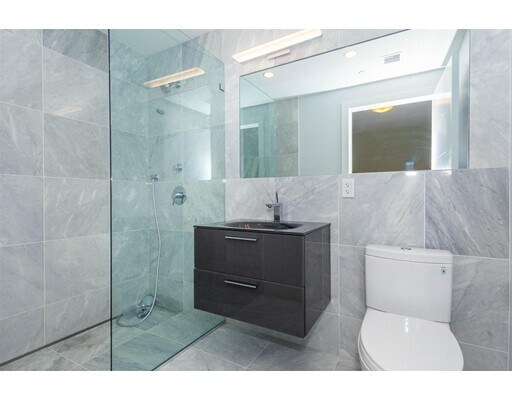Foto del edificio - 906 E 2nd St