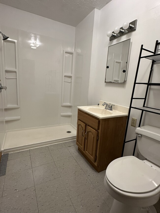 Foto del edificio - 242 E 6th St