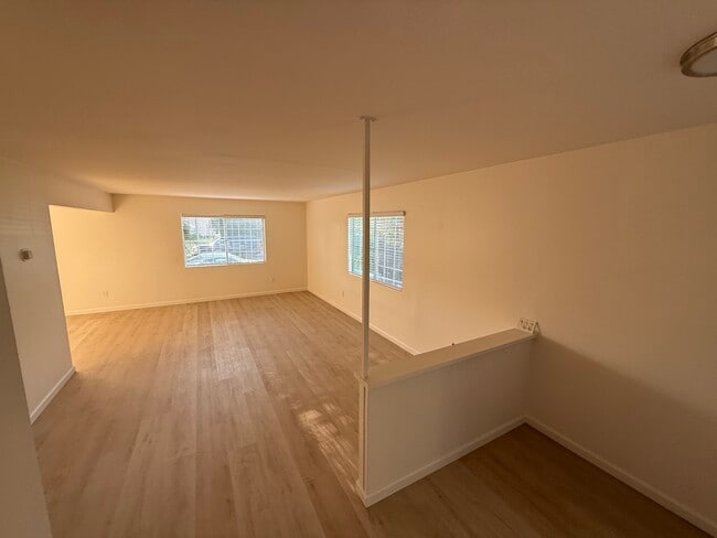 Building Photo - 2860 La Salle Ave
