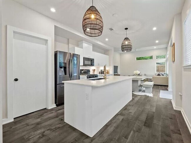 Foto del edificio - Charming 2-Bedroom, 3-Bathroom Condo with ...