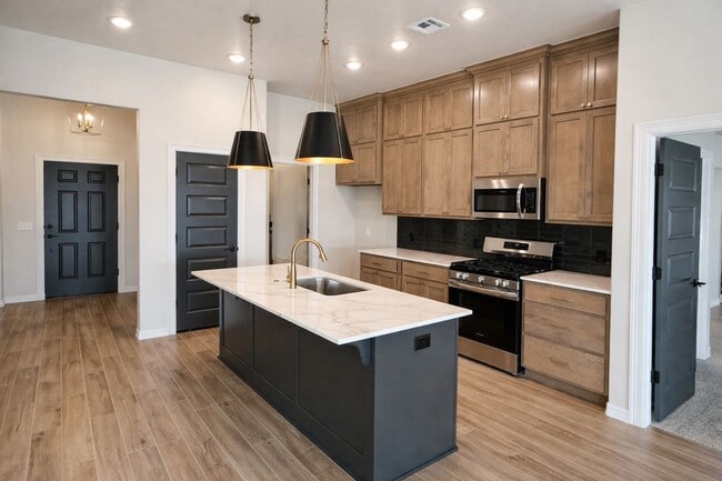 Building Photo - Brand New 3 Bed Home in Edmond with Designer Finishes